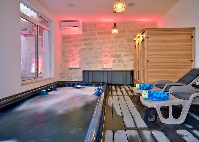 Vilă Ghea - Indoor Jacuzzi Pool, Sauna And Games Mellieħa