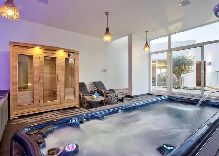 Ghea - Indoor Jacuzzi Pool, Sauna And Games Mellieħa