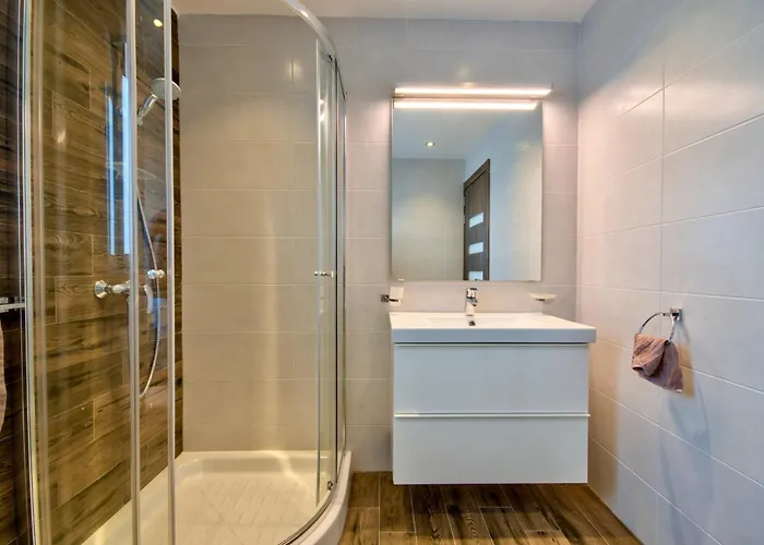 Ghea - Indoor Jacuzzi Pool, Sauna And Games Mellieħa