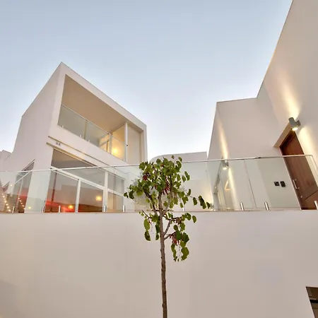 Ghea - Indoor Jacuzzi Pool, Sauna And Games メーリッハ