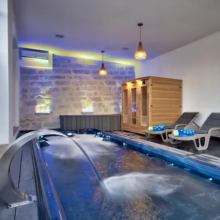 Ghea - Indoor Jacuzzi Pool, Sauna And Games 别墅 *