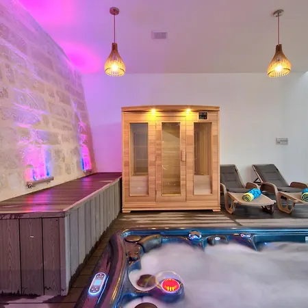 Ghea - Indoor Jacuzzi Pool, Sauna And Games * メーリッハ