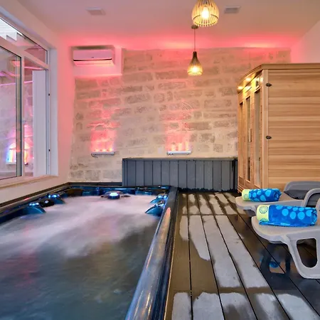 ヴィラ Ghea - Indoor Jacuzzi Pool, Sauna And Games メーリッハ