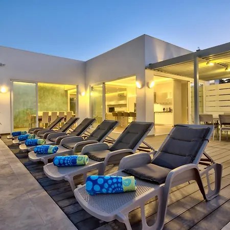 ヴィラ Ghea - Indoor Jacuzzi Pool, Sauna And Games メーリッハ