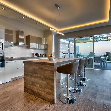 Ghea - Indoor Jacuzzi Pool, Sauna And Games *