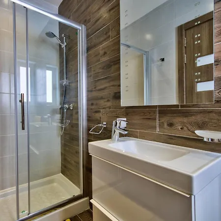 ヴィラ Ghea - Indoor Jacuzzi Pool, Sauna And Games メーリッハ