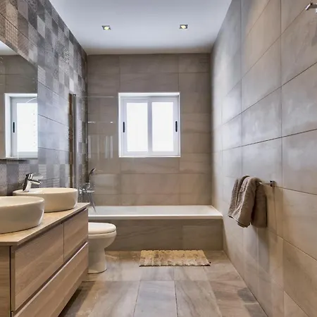 Ghea - Indoor Jacuzzi Pool, Sauna And Games Villa Mellieħa