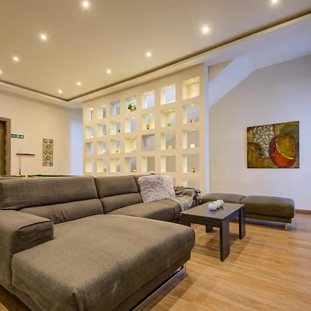 Ghea - Indoor Jacuzzi Pool, Sauna And Games *