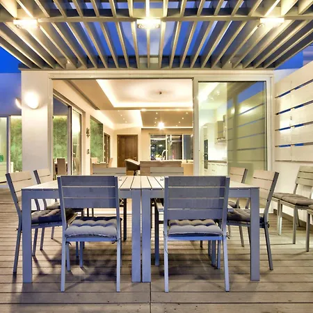 Ghea - Indoor Jacuzzi Pool, Sauna And Games ヴィラ メーリッハ