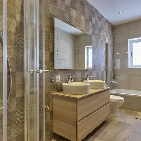 Ghea - Indoor Jacuzzi Pool, Sauna And Games *