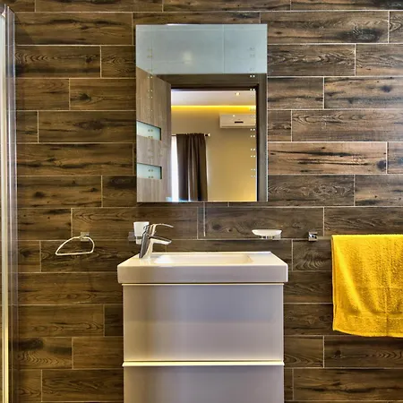 Ghea - Indoor Jacuzzi Pool, Sauna And Games Villa Mellieħa