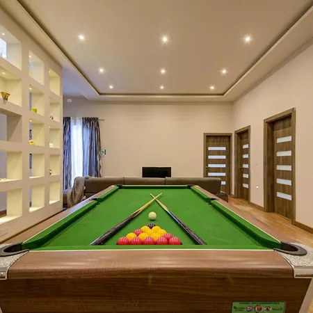Ghea - Indoor Jacuzzi Pool, Sauna&games *