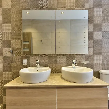 ヴィラ Ghea - Indoor Jacuzzi Pool, Sauna And Games メーリッハ