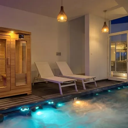 Ghea - Indoor Jacuzzi Pool, Sauna And Games * Mellieħa