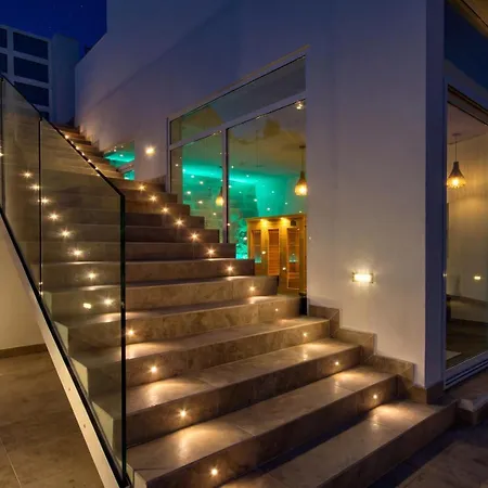 Villa Ghea - Indoor Jacuzzi Pool, Sauna And Games