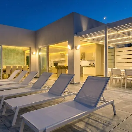 Ghea - Indoor Jacuzzi Pool, Sauna And Games Villa