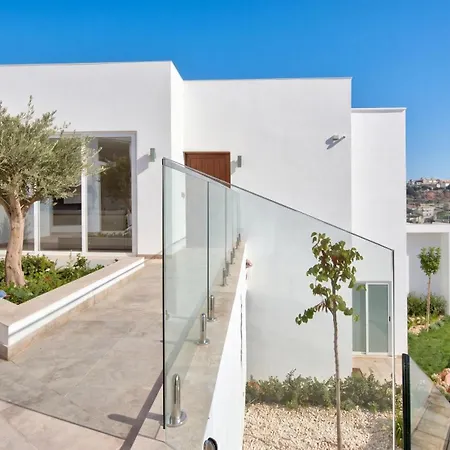Ghea - Indoor Jacuzzi Pool, Sauna And Games Mellieha
