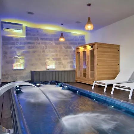Villa Ghea - Indoor Jacuzzi Pool, Sauna And Games