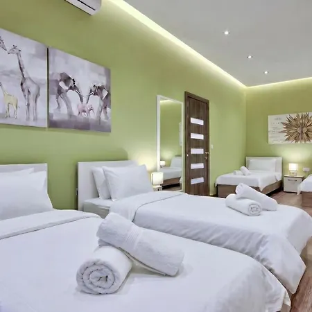Villa Ghea - Indoor Jacuzzi Pool, Sauna And Games