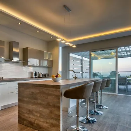 Ghea - Indoor Jacuzzi Pool, Sauna And Games Villa