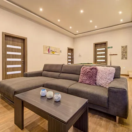 Ghea - Indoor Jacuzzi Pool, Sauna And Games * Mellieha