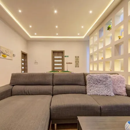 Ghea - Indoor Jacuzzi Pool, Sauna And Games Villa Mellieha