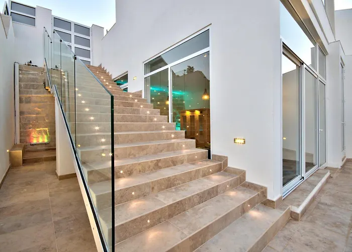 Ghea - Indoor Jacuzzi Pool, Sauna And Games Villa *