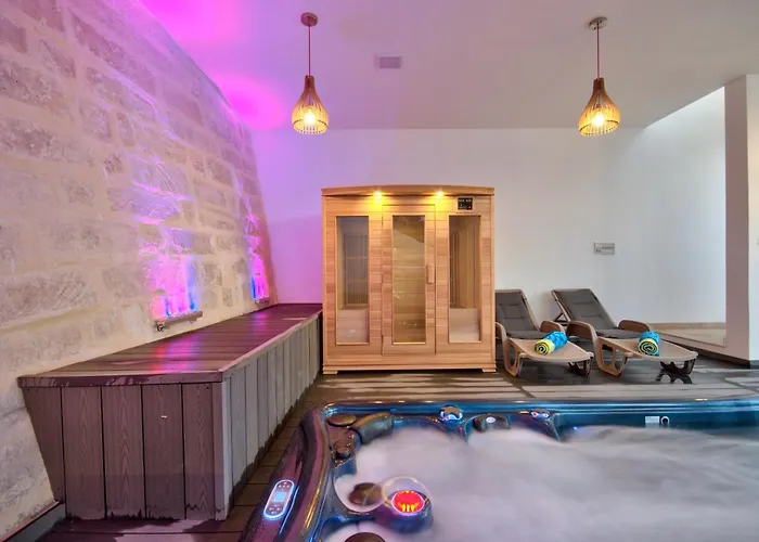 Ghea - Indoor Jacuzzi Pool, Sauna And Games * Mellieħa