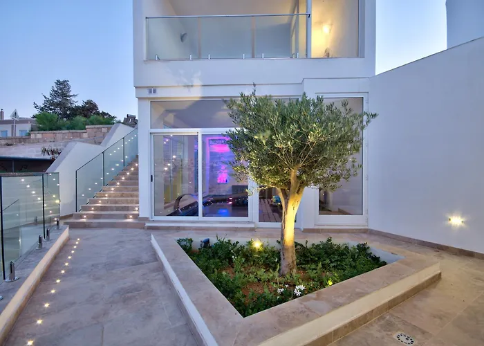 Ghea - Indoor Jacuzzi Pool, Sauna And Games Villa *