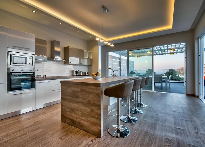 Ghea - Indoor Jacuzzi Pool, Sauna And Games *