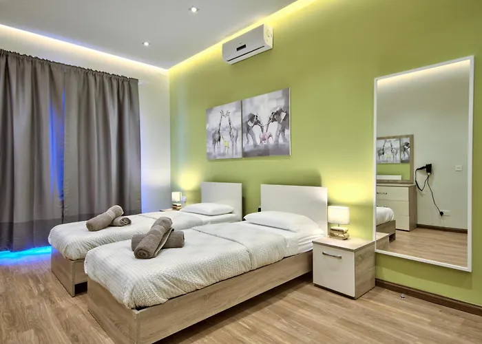 Villa Ghea - Indoor Jacuzzi Pool, Sauna And Games *