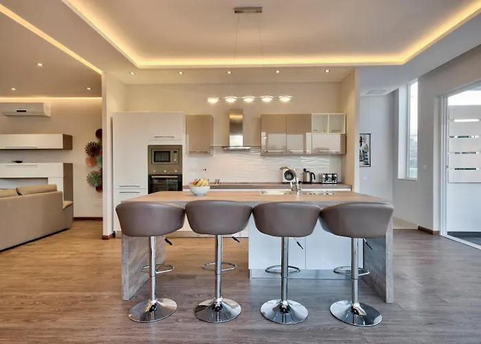 Ghea - Indoor Jacuzzi Pool, Sauna And Games Villa *