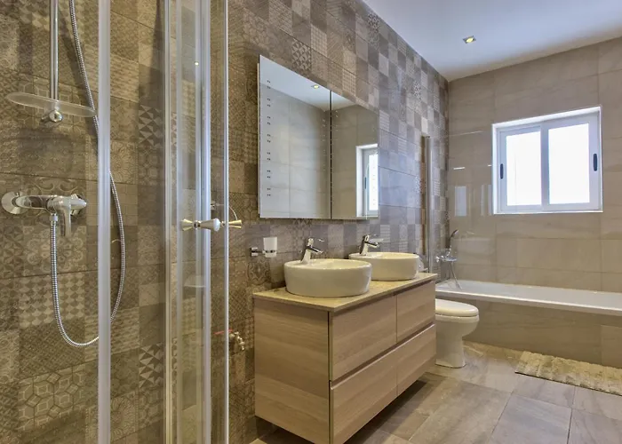 Ghea - Indoor Jacuzzi Pool, Sauna And Games *