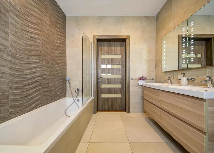 Ghea - Indoor Jacuzzi Pool, Sauna And Games Mellieħa