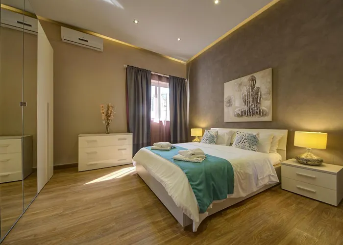 Villa Ghea - Indoor Jacuzzi Pool, Sauna And Games *