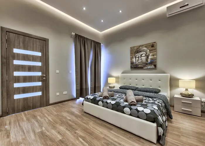 Ghea - Indoor Jacuzzi Pool, Sauna And Games Villa Mellieħa