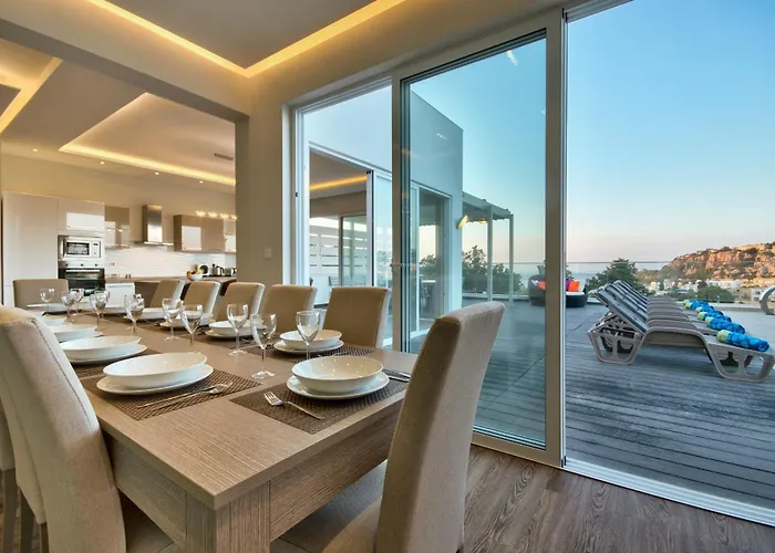 Villa Ghea - Indoor Jacuzzi Pool, Sauna And Games